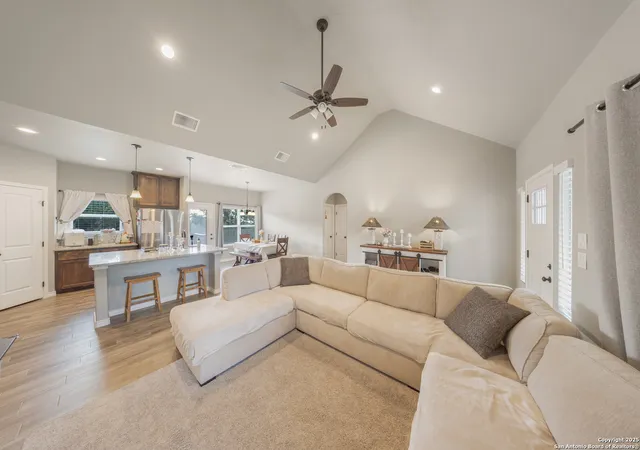 4th image of 321 Cimarron, Spring Branch, TX 78070 | MLS# 1893264