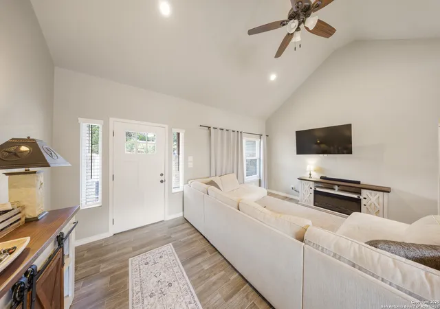 5th image of 321 Cimarron, Spring Branch, TX 78070 | MLS# 1893264