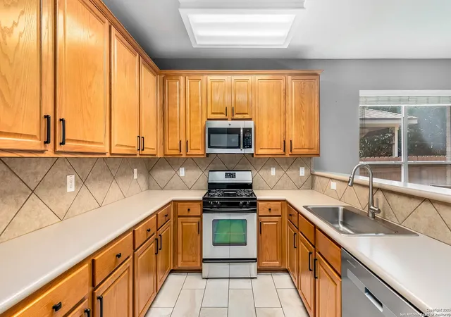 Photo 3 of Sale Pending at 24707 Wine Rose Path, San Antonio, TX 78255 | MLS# 1893400 | Listing updated on 2025-10-20