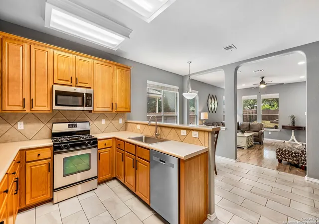 Photo 4 of Sale Pending at 24707 Wine Rose Path, San Antonio, TX 78255 | MLS# 1893400 | Listing updated on 2025-10-20