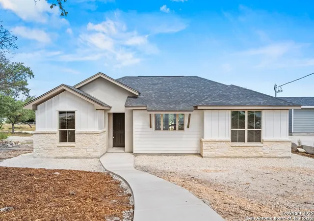 Photo 1 of Sale Pending at 821 Scenic Hills, Canyon Lake, TX 78133 | MLS# 1893401 | Listing updated on 2025-11-05