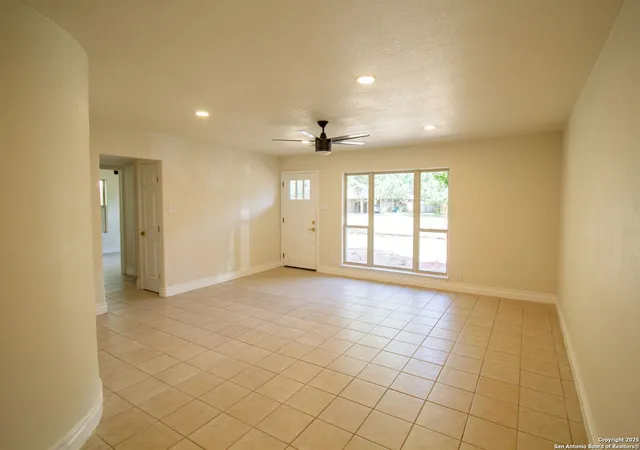 2nd image of 905 E Inez, Beeville, TX 78102 | MLS# 1893423