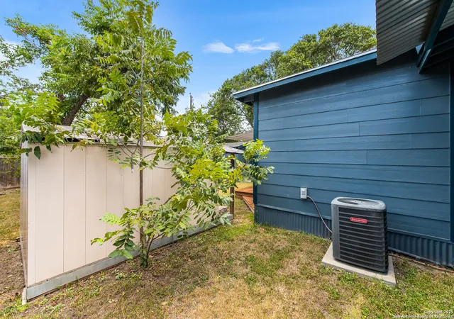 36th image of 110 Arnold, San Antonio, TX 78213 | MLS# 1893492