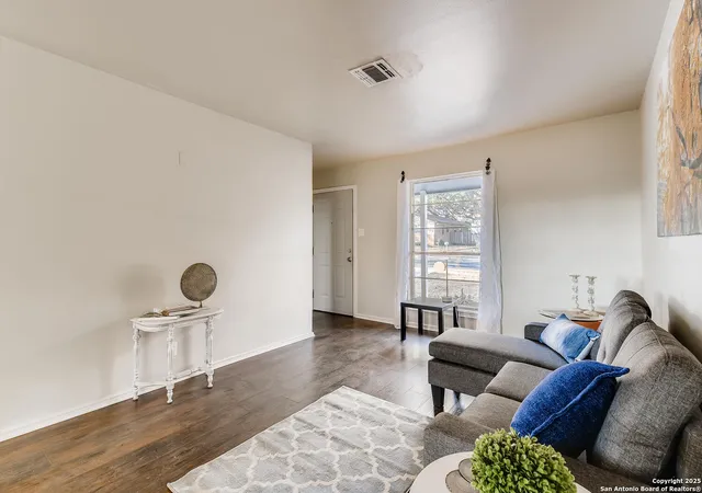 Photo 3 of Single family home for sale at 918 Cerro Alto, San Antonio, TX 78213 | MLS# 1893494 | Listing updated on 2025-10-01