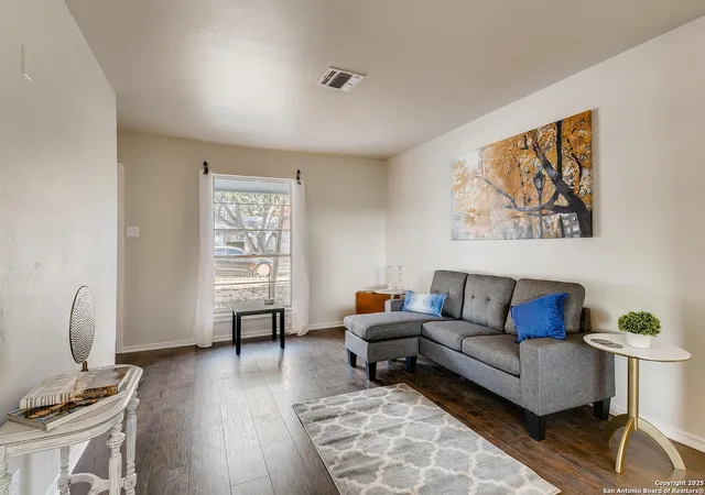 Photo 4 of Single family home for sale at 918 Cerro Alto, San Antonio, TX 78213 | MLS# 1893494 | Listing updated on 2025-10-01