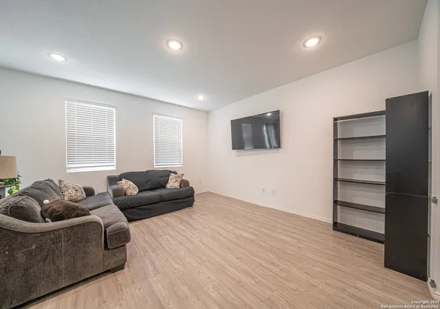 Photo 3 of Single family home for sale at 4422 Chandler Rd 20, San Antonio, TX 78222 | MLS# 1893557 | Listing updated on 2025-11-16