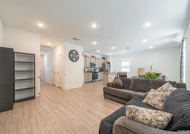 Photo 4 of Single family home for sale at 4422 Chandler Rd 20, San Antonio, TX 78222 | MLS# 1893557 | Listing updated on 2025-11-16