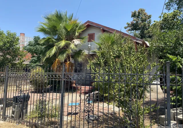 Photo 1 of Sale Pending at 559 W Highland Blvd, San Antonio, TX 78210 | MLS# 1893578 | Listing updated on 2026-04-06
