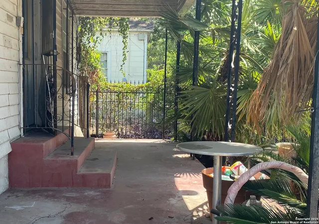 Photo 2 of Sale Pending at 559 W Highland Blvd, San Antonio, TX 78210 | MLS# 1893578 | Listing updated on 2026-04-06