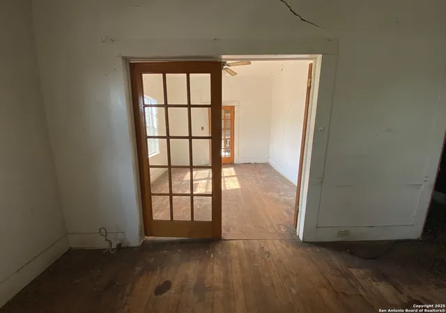 Photo 4 of Sale Pending at 559 W Highland Blvd, San Antonio, TX 78210 | MLS# 1893578 | Listing updated on 2026-04-06