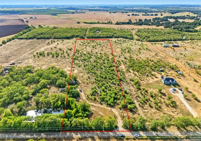 Photo 4 of Sale Pending at 723 County Rd 106, Floresville, TX 78114 | MLS# 1893590 | Listing updated on 2025-11-19