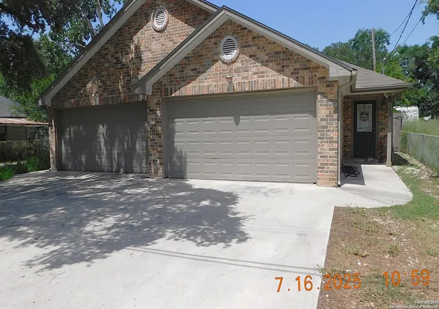 Photo 2 of Multi family home for sale at 1409 W Martin, Pleasanton, TX 78064 | MLS# 1893715 | Listing updated on 2026-09-14