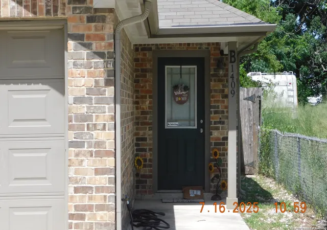 Photo 3 of Multi family home for sale at 1409 W Martin, Pleasanton, TX 78064 | MLS# 1893715 | Listing updated on 2026-09-14
