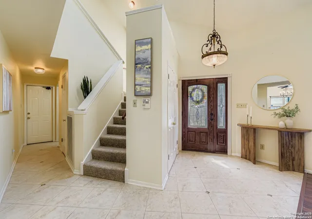 Photo 3 of Sale Pending at 6606 Laurel Hl, San Antonio, TX 78229 | MLS# 1893744 | Listing updated on 2025-12-12