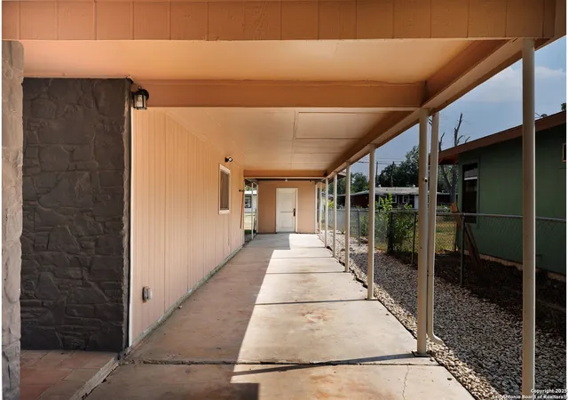 Listing Photo 4 - Condo for sale in building located at 738 Marquette, San Antonio, TX 78228