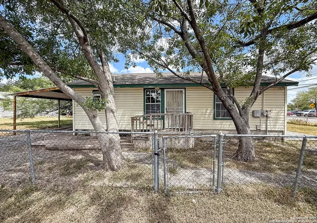 Photo 1 of Sale Pending at 605 Sw 19th Street, San Antonio, TX 78207 | MLS# 1893831 | Listing updated on 2025-10-06
