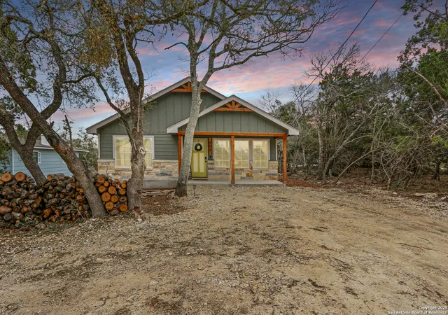 Photo 1 of Single family home for sale at 652 Canyon, Canyon Lake, TX 78133 | MLS# 1893917 | Listing updated on 2025-12-09