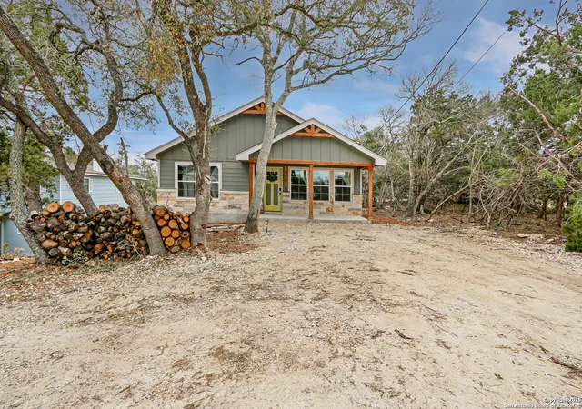 Photo 1 of Single family home for sale at 652 Canyon, Canyon Lake, TX 78133 | MLS# 1893917 | Listing updated on 2025-12-09