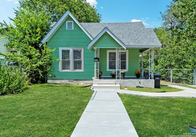 Photo 1 of Sale Pending at 1619 W Ridgewood Ct, San Antonio, TX 78201 | MLS# 1894031 | Listing updated on 2025-09-13