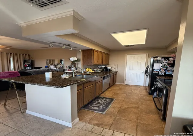 Photo 3 of Condo for sale at 4212 Medical Dr #1712, San Antonio, TX 78229 | MLS# 1894051 | Listing updated on 2025-08-30