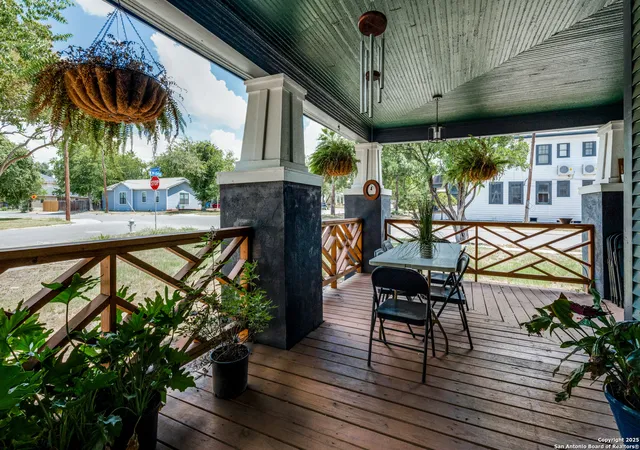 Photo 3 of Single family home for sale at 1104 W Mistletoe, San Antonio, TX 78201 | MLS# 1894093 | Listing updated on 2025-11-18