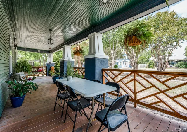 Photo 4 of Single family home for sale at 1104 W Mistletoe, San Antonio, TX 78201 | MLS# 1894093 | Listing updated on 2025-11-18
