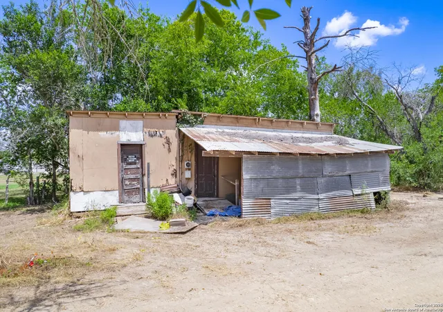 Photo 4 of Land for sale at 7074 State Hwy 123, Seguin, TX 78155 | MLS# 1894111 | Listing updated on 2026-01-08