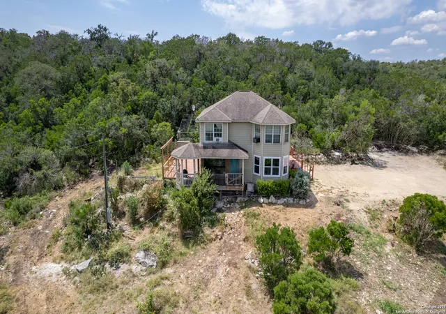 Photo 3 of Single family home for sale at 299 County Road 243, Hondo, TX 78861 | MLS# 1894135 | Listing updated on 2025-09-21