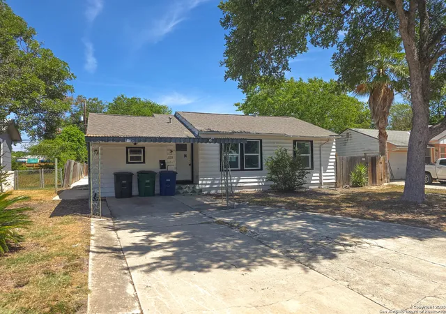 Photo 2 of Sale Pending at 839 Alametos, San Antonio, TX 78212 | MLS# 1894137 | Listing updated on 2025-12-01