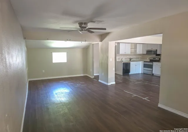 Photo 4 of Sale Pending at 839 Alametos, San Antonio, TX 78212 | MLS# 1894137 | Listing updated on 2025-12-01