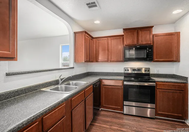 Photo 4 of Sale Pending at 843 Six Iron, San Antonio, TX 78221 | MLS# 1894207 | Listing updated on 2026-02-09