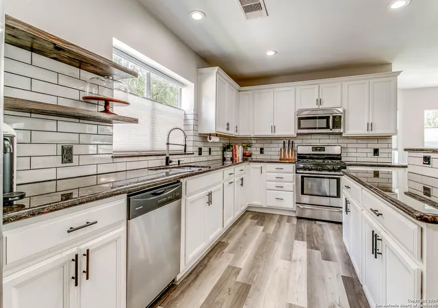 Photo 2 of Sale Pending at 11226 Jade Spring, San Antonio, TX 78249 | MLS# 1894295 | Listing updated on 2025-12-03
