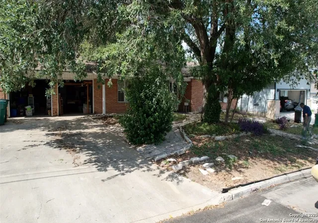 Photo 3 of Single family home for sale at 2735 Waleetka, San Antonio, TX 78210 | MLS# 1894323 | Listing updated on 2025-10-19