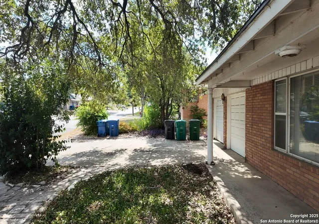 Photo 4 of Single family home for sale at 2735 Waleetka, San Antonio, TX 78210 | MLS# 1894323 | Listing updated on 2025-10-19