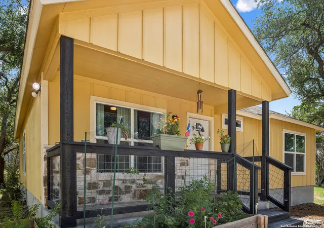 Photo 2 of Sale Pending at 978 Covered Wagon, Spring Branch, TX 78070 | MLS# 1894327 | Listing updated on 2025-10-22
