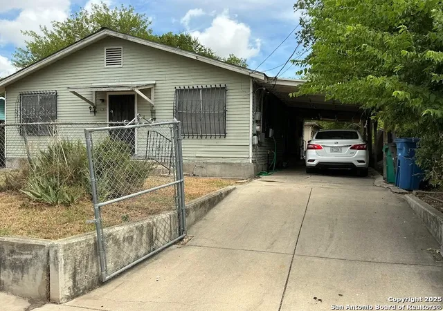 Photo 3 of Single family home for sale at 435 Blue Ridge, San Antonio, TX 78228 | MLS# 1894333 | Listing updated on 2025-09-30