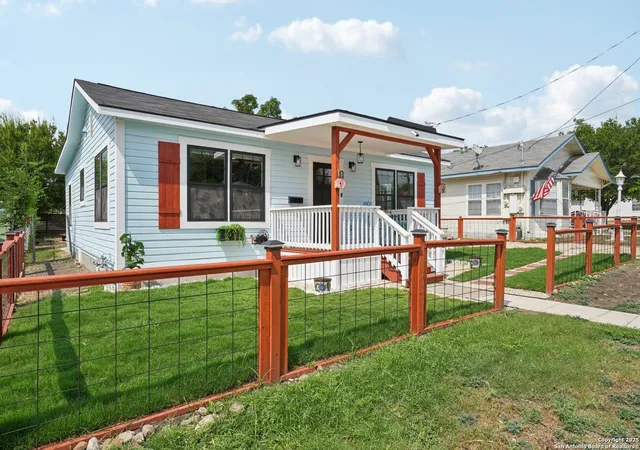 Photo 3 of Sale Pending at 1217 Delaware St, San Antonio, TX 78210 | MLS# 1894340 | Listing updated on 2025-10-16