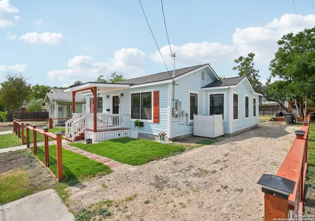 Photo 3 of Sale Pending at 1217 Delaware St, San Antonio, TX 78210 | MLS# 1894340 | Listing updated on 2025-10-16