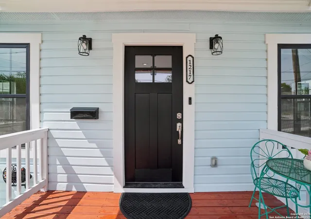 Photo 4 of Sale Pending at 1217 Delaware St, San Antonio, TX 78210 | MLS# 1894340 | Listing updated on 2025-10-16