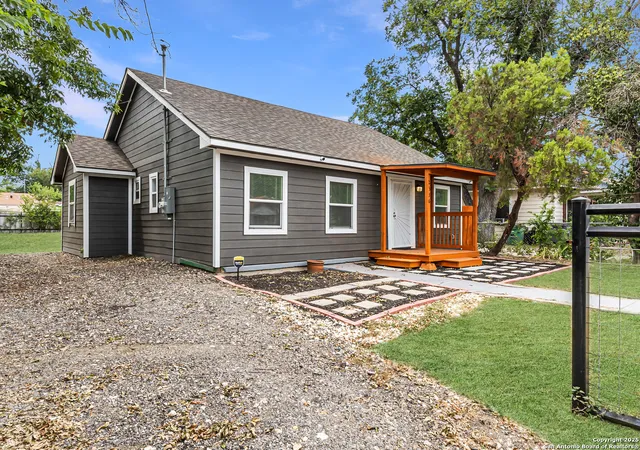 Photo 2 of Single family home for sale at 2336 E Houston, San Antonio, TX 78202 | MLS# 1894605 | Listing updated on 2025-10-20