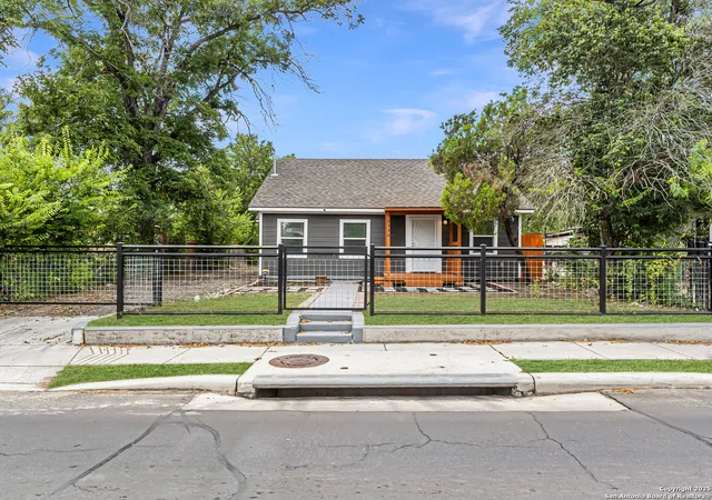 Photo 1 of Single family home for sale at 2336 E Houston, San Antonio, TX 78202 | MLS# 1894605 | Listing updated on 2025-10-20