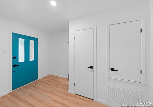 Photo 2 of Single family home for sale at 111 Homestead, Kerrville, TX 78028 | MLS# 1894607 | Listing updated on 2025-09-01