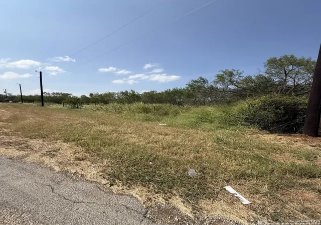 4th image of 110 County Road 2660, Devine, TX 78016 | MLS# 1894626