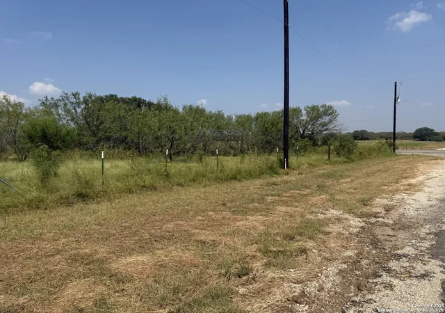 5th image of 110 County Road 2660, Devine, TX 78016 | MLS# 1894626