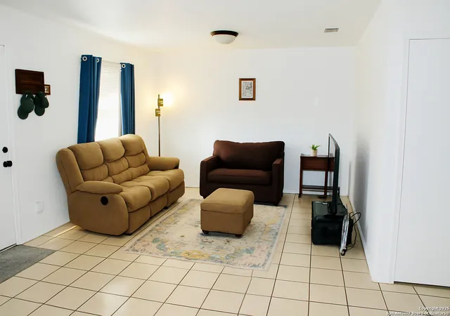 Photo 4 of Single family home for sale at 4806 Castle Arms, San Antonio, TX 78218 | MLS# 1894651 | Listing updated on 2025-11-10
