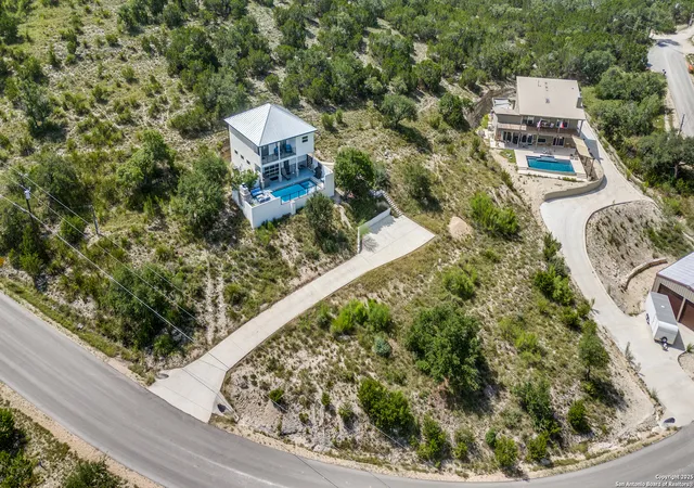 Photo 4 of Single family home for sale at 347 Hidden, Canyon Lake, TX 78133 | MLS# 1894678 | Listing updated on 2025-09-01