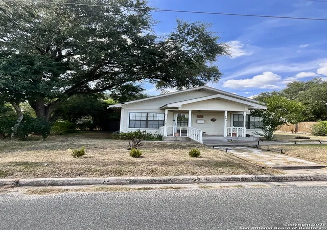Photo 3 of Sale Pending at 205 E Carter, Beeville, TX 78102 | MLS# 1894693 | Listing updated on 2025-09-24