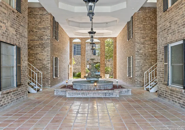 Listing Photo 4 - Condo for sale in building located at 1819 Babcock, San Antonio, TX 78229 - Unit #204