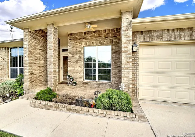 Photo 3 of Sale Pending at 364 Brush Trl Bnd, Cibolo, TX 78108 | MLS# 1894733 | Listing updated on 2025-10-16