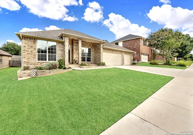Photo 3 of Sale Pending at 364 Brush Trl Bnd, Cibolo, TX 78108 | MLS# 1894733 | Listing updated on 2025-10-16